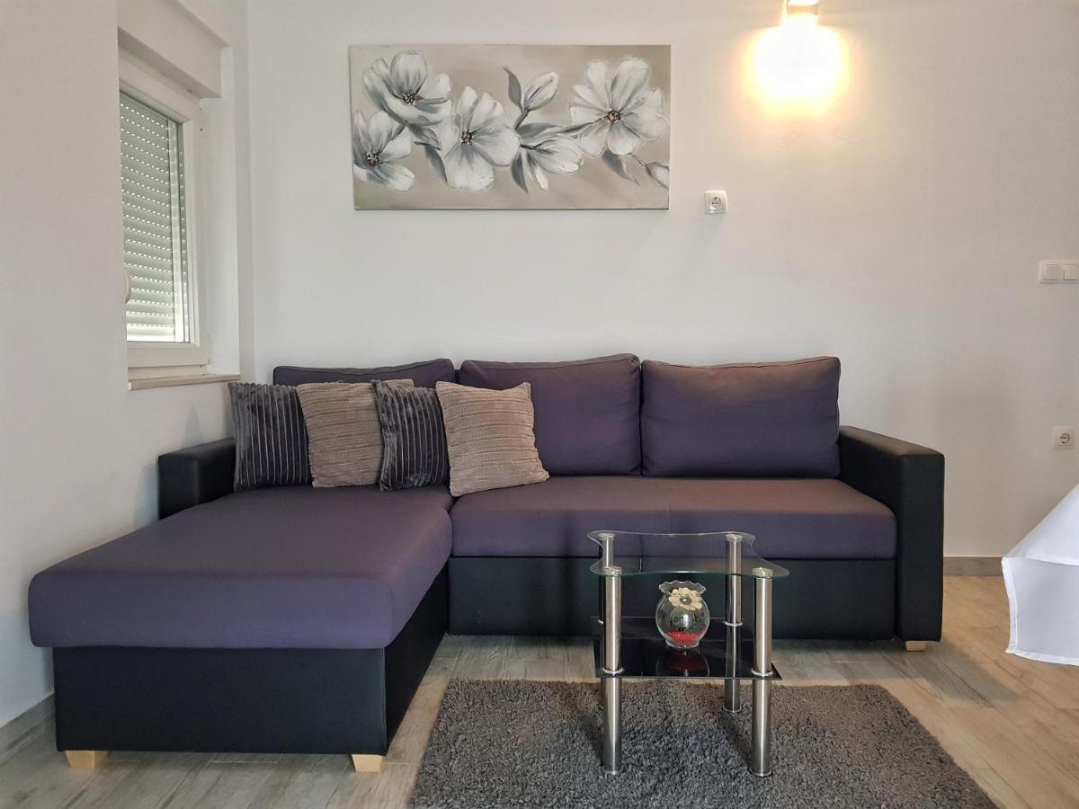Apartman Nela Apartment Kastel Sucurac Exterior photo